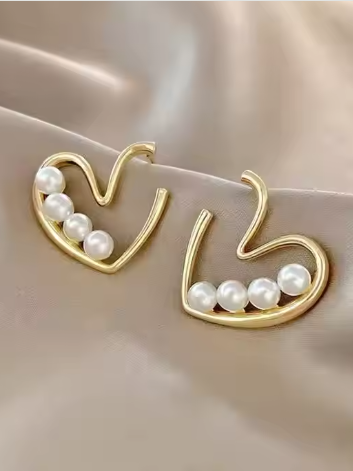 Date Night Heart Pearl Earrings