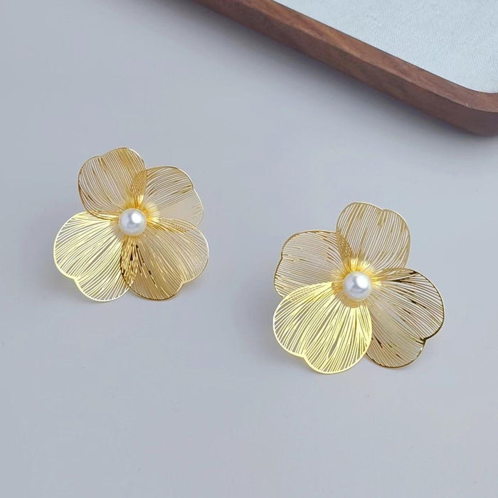 Lumi Pearl Gold Earrings