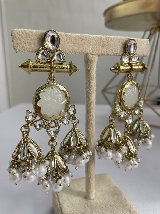 Anvi Kundan Earrings