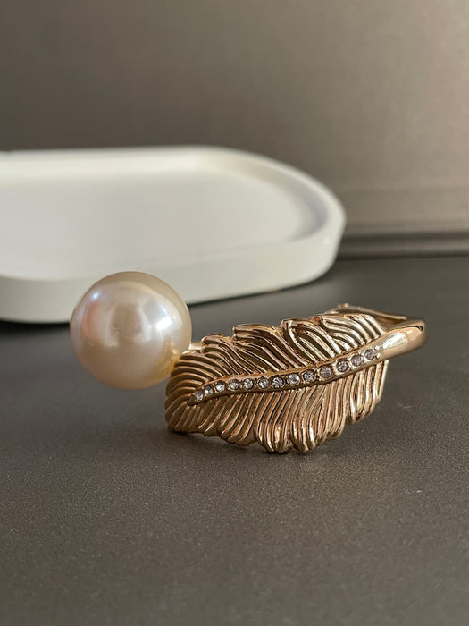 Golden Leafy Pearl Bracelet