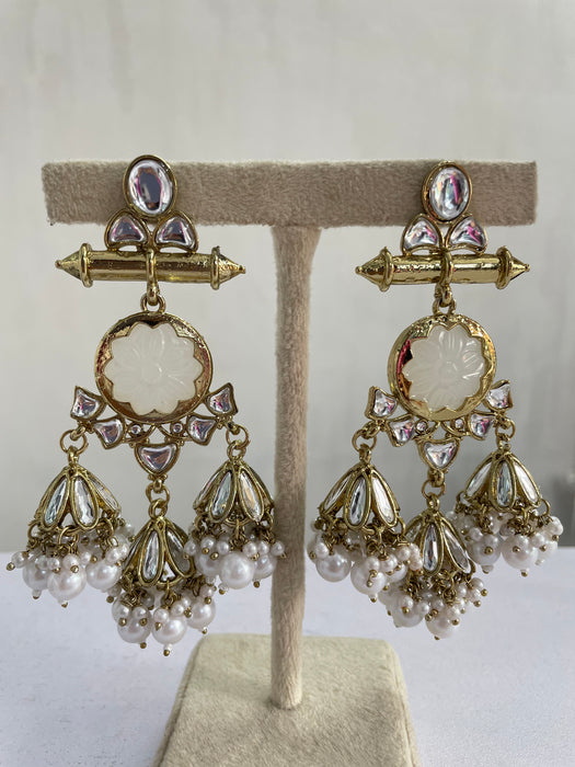 Anvi Kundan Earrings