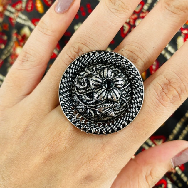 Carved White Finger Ring (F2138) – Nakoda Payals