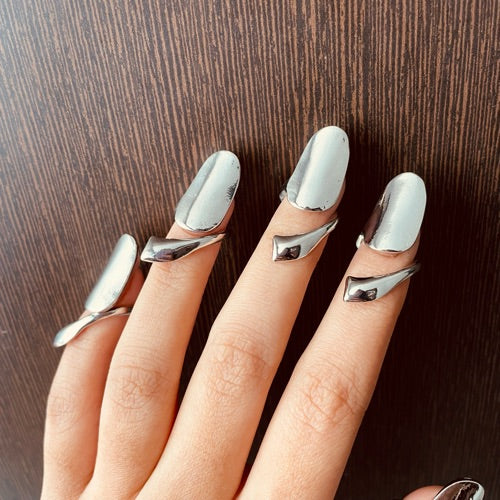 Bombshell Nail Ring Silver